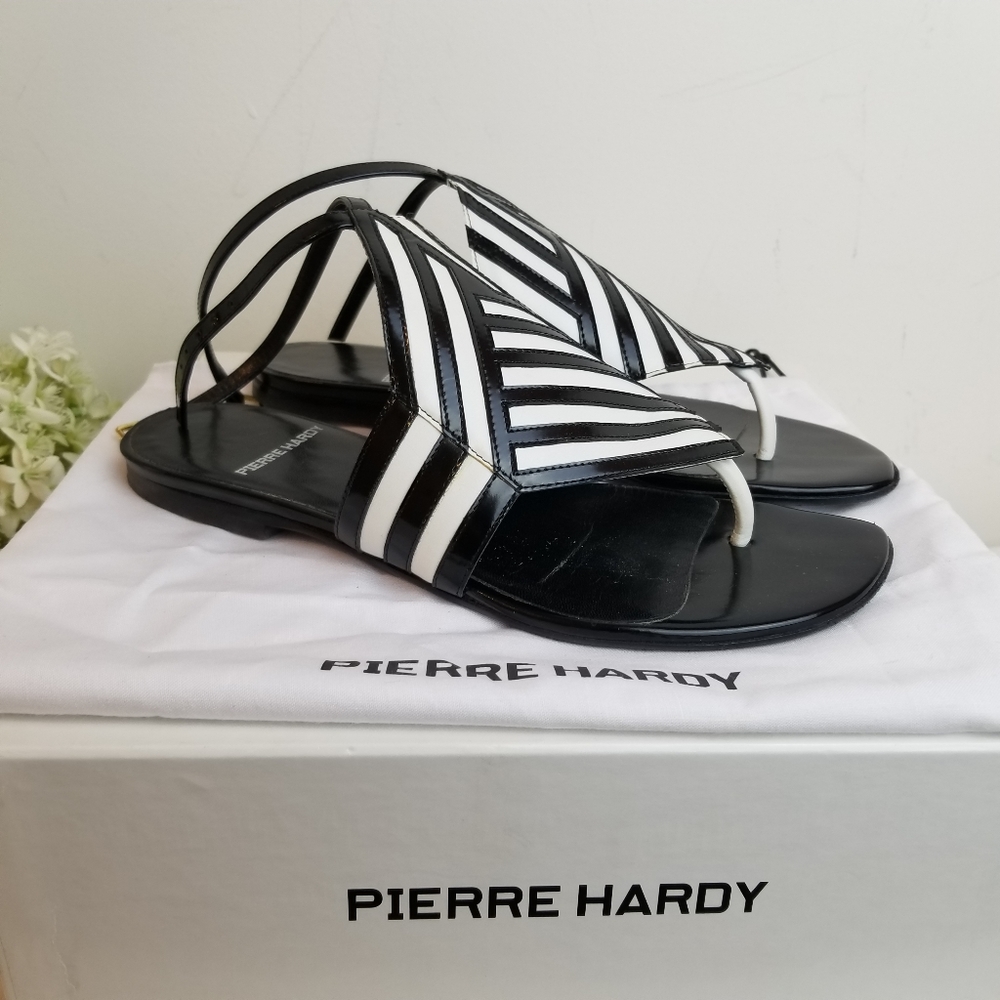 Pierre Hardy bi color flat sandal 35